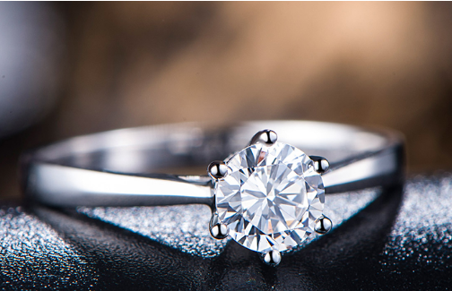 下面,我们就来一起欣赏禧六福研发的部分钻石首饰精品。