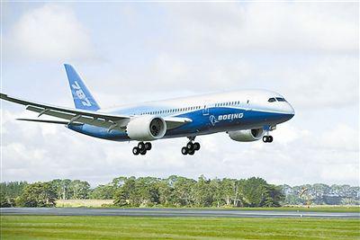 波音公司的发言人表示,波音公司的商业部门预计削减2400个职位,并且通过非自愿裁员约1600人。这包括“数百名”经理和高管的裁员,其中有些人将通过非自愿裁员的方式离开公司。