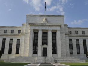 但后来发生的事件却犹如过山车:市场反应剧烈出现下滑,美联储官员鹰派和鸽派之间交替进行对决,随后市场出现反弹。就在最近,在今年三月FOMC和耶伦的演讲中发表了鸽派的言论。