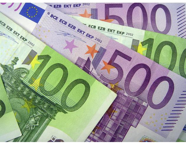 截至2月份的欧元区12个月经常帐项目占比GDP为3.1%,达到3215亿欧元。但相比欧洲投资者净增持境外资产8290亿欧元的规模,还是不足为道的。去除欧元区2615亿欧元的外国投资,盈亏基本实现平衡。2月份,欧元区录得国际收支平衡数据公布以来最大规模的赤字。