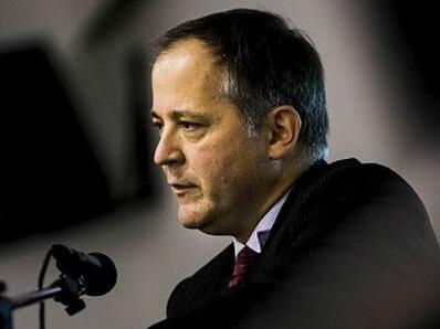 欧洲央行法国籍理事科尔(Benoit Coeure)表示,之前,法国总统奥朗德对该国经济的看法是正确的,即:在今年年初,法国经济有了更好的增长。他还表示,这一增长主要是由于欧洲央行的刺激政策重振了通货膨胀水平。同时,法国政府也推进了更深层次的改革来推动这一欧元区第二大经济体的增长前景。