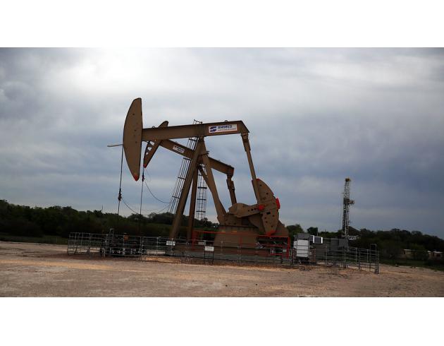 随着原油价格达到2016年的高点,多头上周末开始获利回吐;此前投资者将希望寄托于期望原油库存将持续下降,却忽视了市场持续的供应过剩。