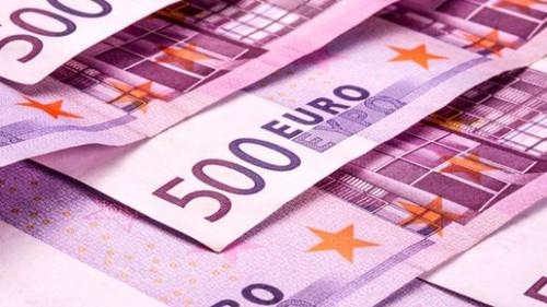欧洲央行称,“500欧元纸币仍属于法定货币,因此将继续作为付款方式及价值储存手段被使用。”