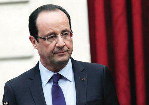 奥朗德尝试改革僵化的劳工法,来缓解该国长期面临的高失业率困境,而执政党社会党的议员则认为此举将侵蚀工人权利,并公然反对,这使得奥朗德被迫要通过非常规手段来强行通过议案,陷入了在政治上“走钢丝”的局面。法政府认为,新劳动法中这些措施对于降低失业率是非常必要的,因此,奥朗德周二(5月10日)援引法国宪法第四十九条条文,以不经过投票的方式推动议会下院通过此法案。