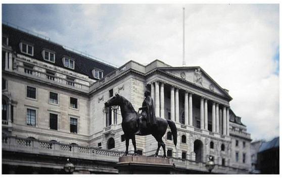 大多数分析师预计，随着英国6月23日退欧公投逼近，英国央行货币政策委员会(MPC)的九名成员将保持统一战线，一致投票支持维持指标利率在0.5%的纪录低位不变。