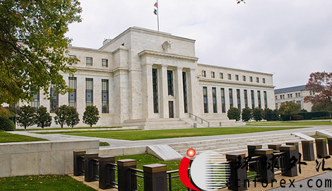 该行指出,美联储4月会议纪要显示,美国联邦公开市场委员会(FOMC)内部的分歧比该行之前想象的要大。总体来看,FOMC委员赞同就业市场持续强劲的观点,一季度GDP疲软可能只是暂时显现,金融市场的紧张环境也缓解,但共识也就到此为止了。