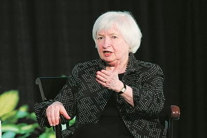 美国联邦储备委员会主席珍妮特·耶伦27日表示,如果美国经济继续改善,未来几个月内加息是合适的。