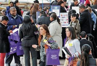 5月失业率的下降主要是因为45.8万人退出了就业大军,他们要么是因为不想工作,要么是因为他们认为无法找得一份工作。