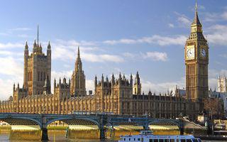英国央行货币政策委员会的前成员布兰奇弗洛尔(Danny Blanchflower)表示,一方面,英国央行不想说任何东西。另一方面,他们觉得必须做点什么。
