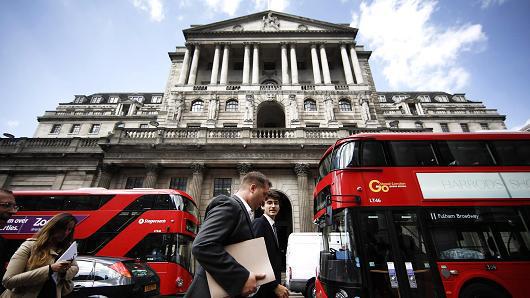 英国央行称,英国若投票脱欧,可能影响经济,大幅推低英镑汇率;英镑愈发有可能下滑且可能是大幅下滑,因贸易条件恶化、生产率下滑和高风险溢价。