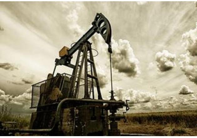 据熟悉原油市场的分析师表示,俄罗斯乌拉尔原油与伊朗的混合油类似,因而在伊朗于2012年因核问题而被禁止向欧洲出售石油之时,俄罗斯的乌拉尔原油则成为当时最大的受益者。但是随着今年1月份,伊朗原油出口制裁被解除,俄罗斯的乌拉尔原油出口受到冲击。